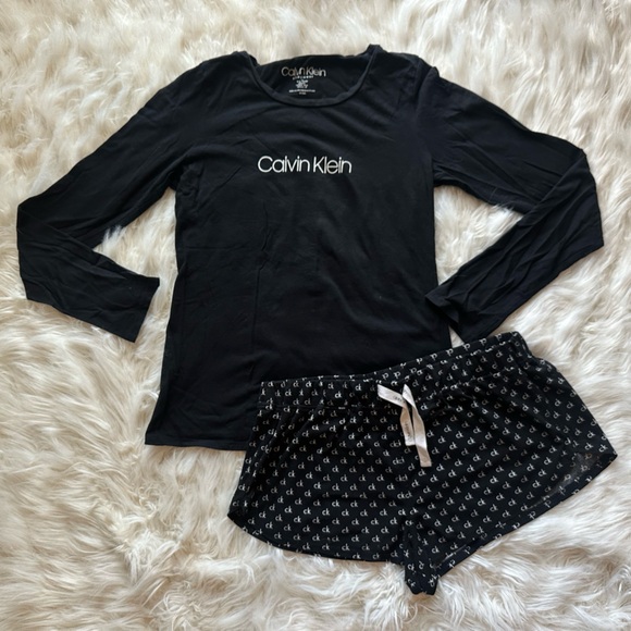 Calvin Klein Shorts and long sleeve pajama PJ set - Picture 1 of 3
